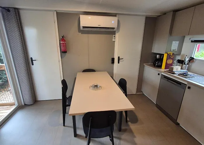 Camping Mobil-home, Les Dunes 5 étoiles, 6 Personnes *